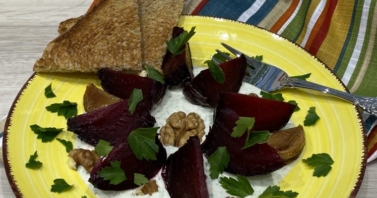 Rote Bete aus dem Ofen mit Walnuß-Feta-Dip