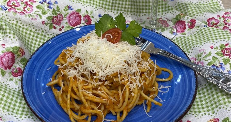 Spaghetti mit würziger Tomatensauce – all-time favorite