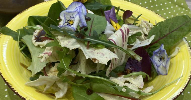 Salatdressing mit dunklem Balsamico, Honig und Senf