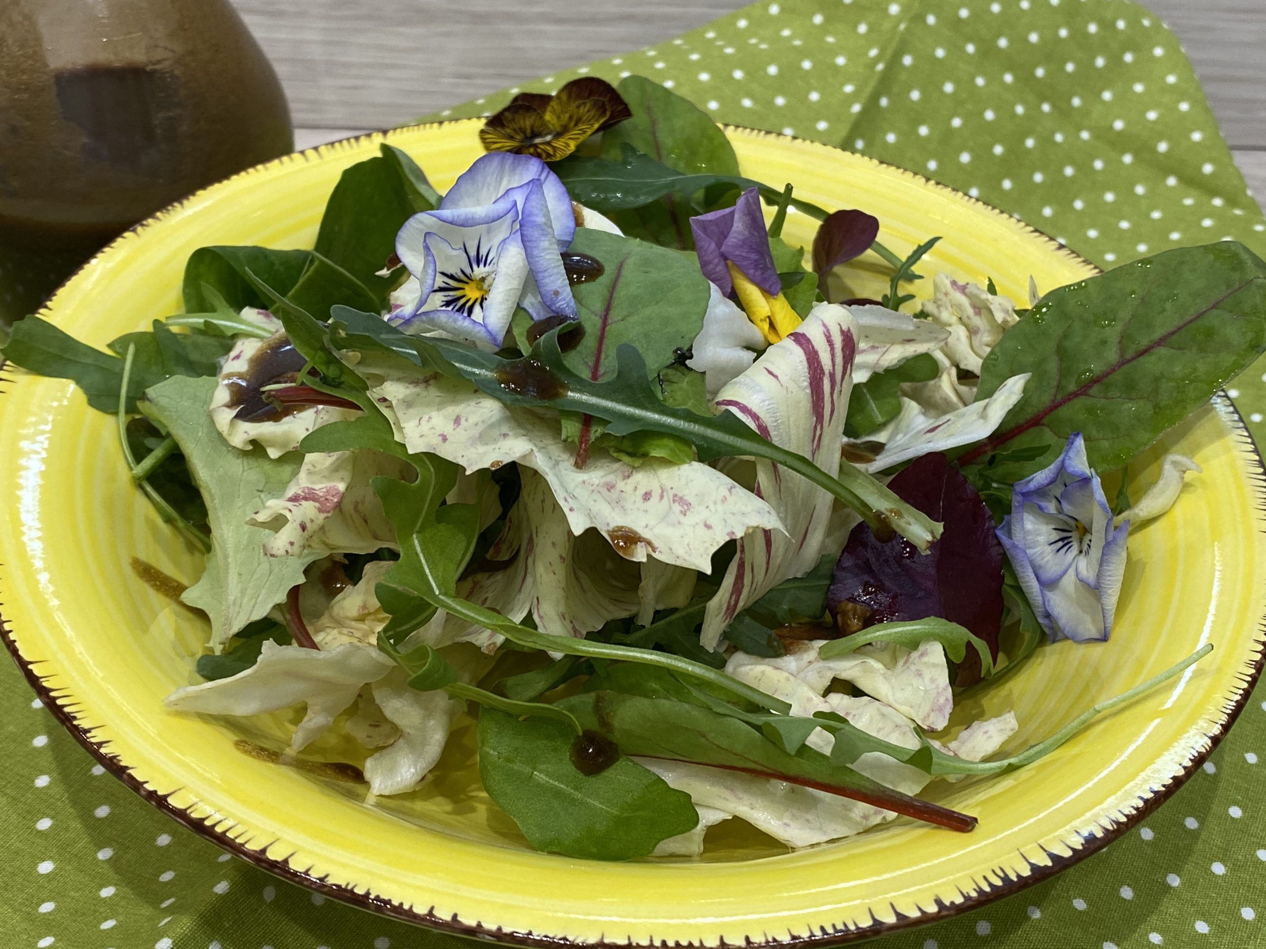 Salatdressing mit dunklem Balsamico, Honig und Senf - My Little Diner