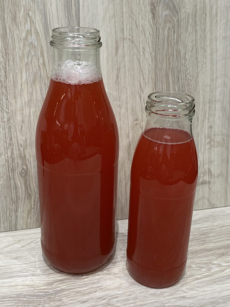 Rhabarbersaft Grundrezept - im Ofen entsaftet - My Little Diner Rhabarbersaft Grundrezept - im Ofen entsaftet - My Little Diner