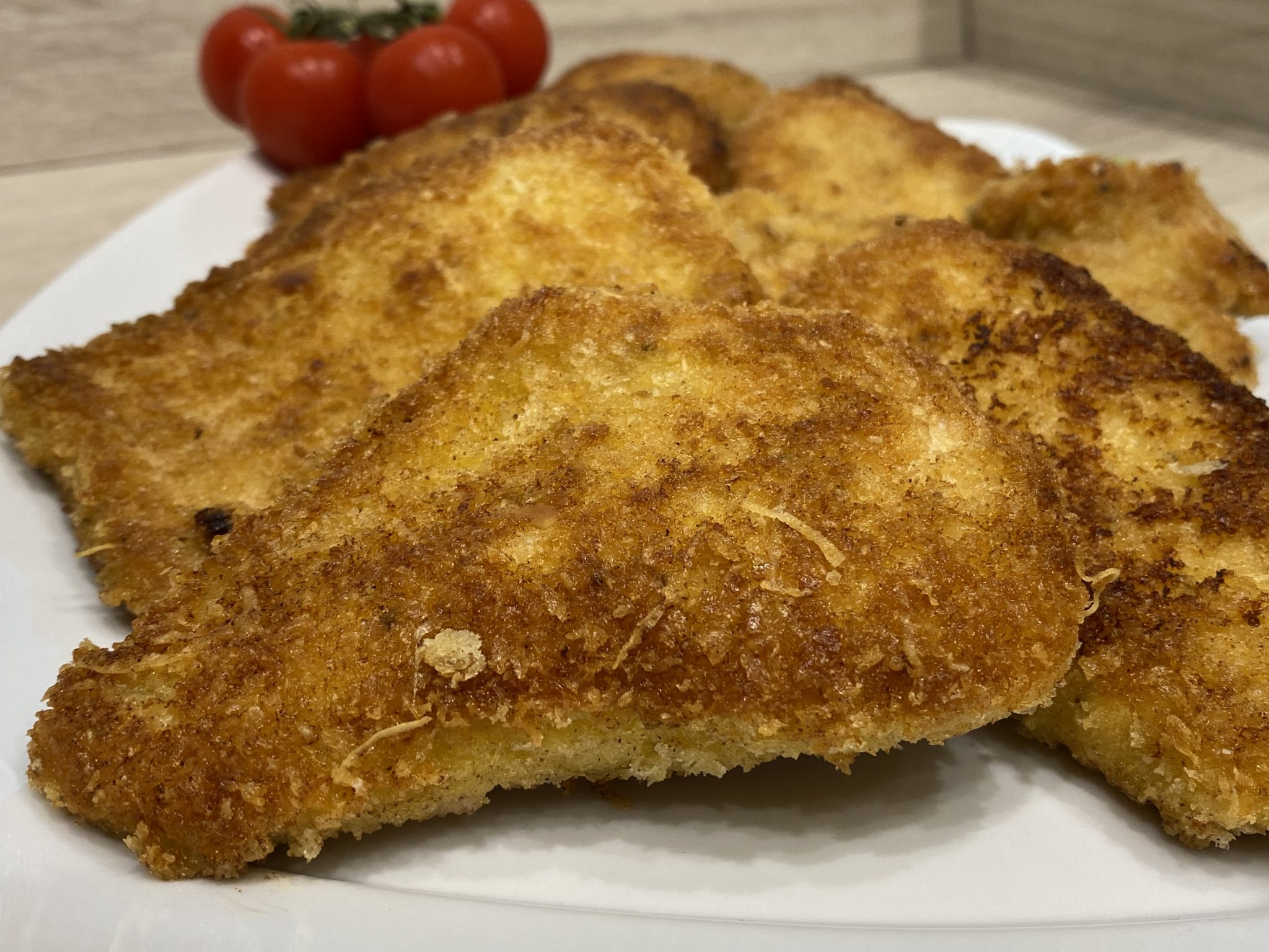 saftig zarte Putenschnitzel in knuspriger Parmesan-Kruste - My Little Diner