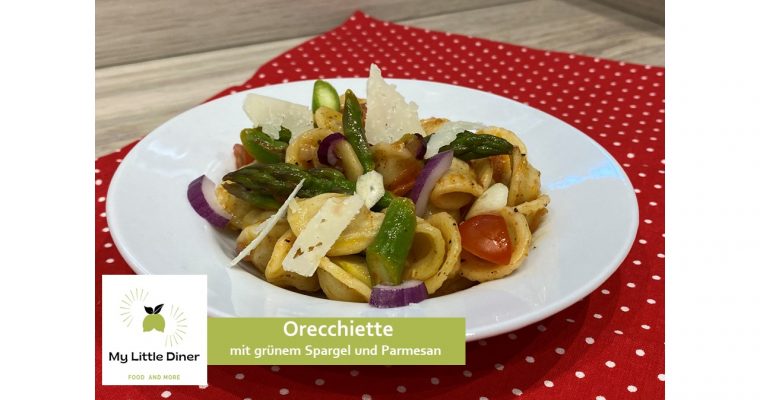 Orecchiette mit grünem Spargel und Parmesan – schnelles und leichtes Pastagericht