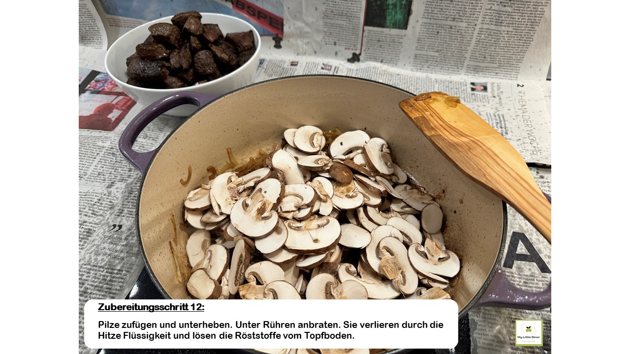 Bild zeigt Rezept Hirschgulasch - Zubereitungsschritt 12 - Pilze zufügen und unterheben. Unter Rühren anbraten. Sie verlieren durch die Hitze Flüssigkeit und lösen die Röststoffe vom Topfboden