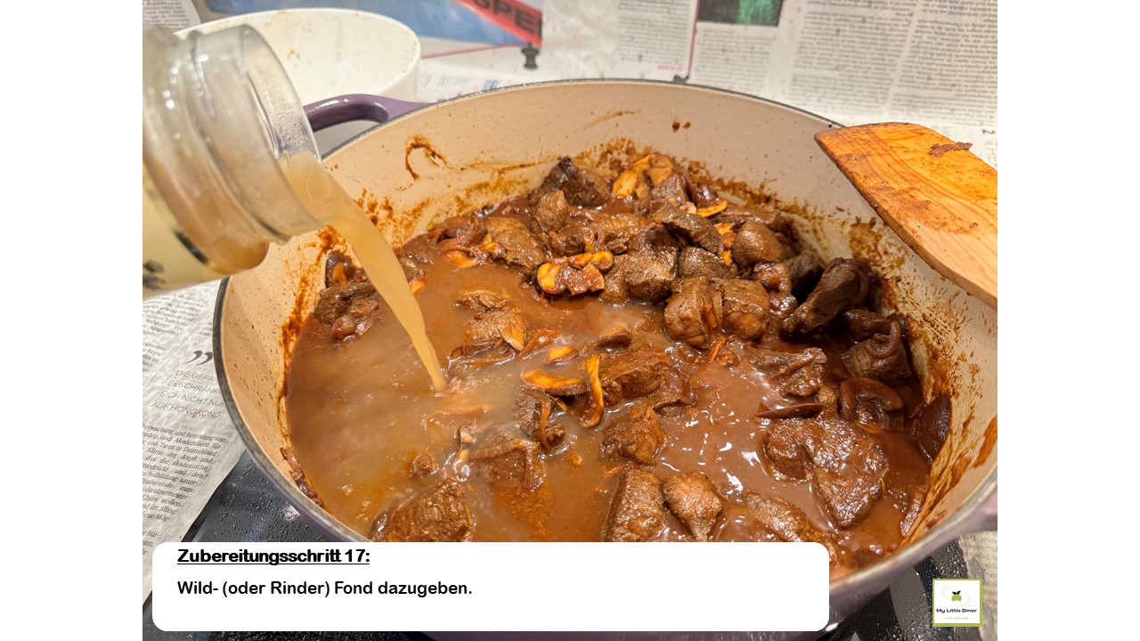 Bild zeigt Rezept Hirschgulasch - Zubereitungsschritt 17 - Wild- (oder Rinder) Fond dazugeben.