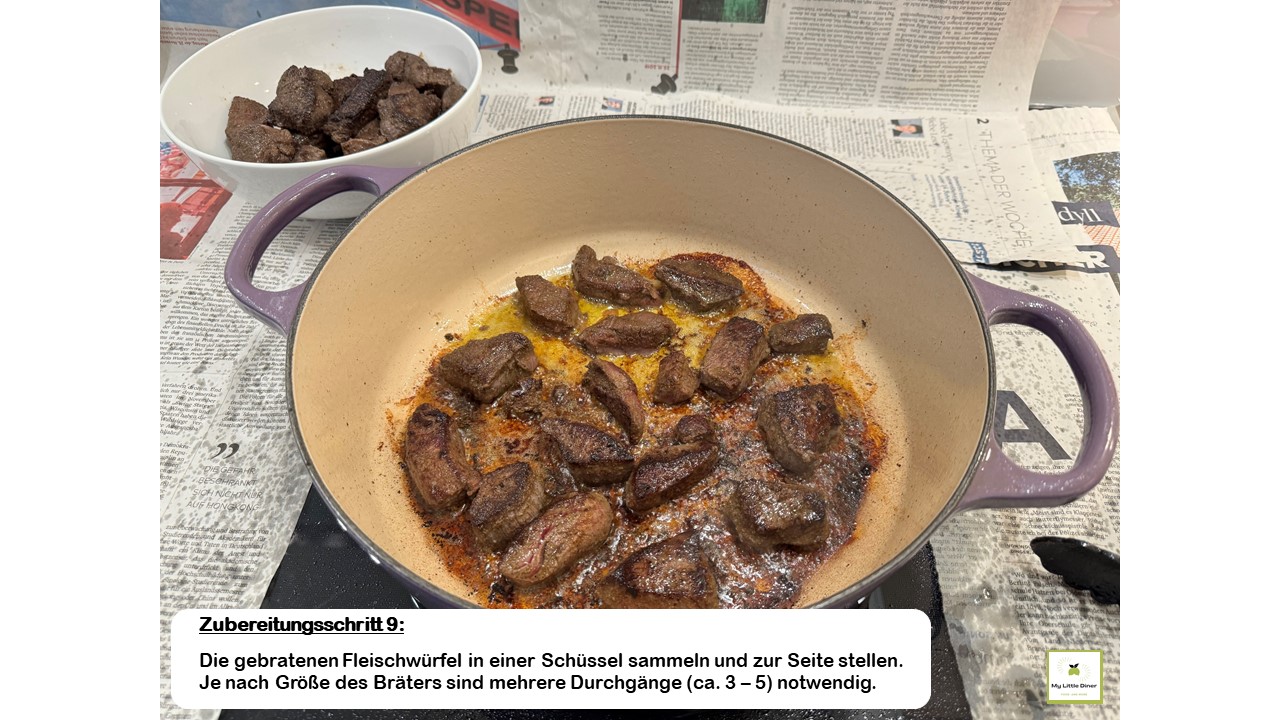 Bild zeigt Rezept Hirschgulasch - Zubereitungsschritt 9 - Die gebratenen Fleischwürfel in einer Schüssel sammeln und zur Seite stellen.