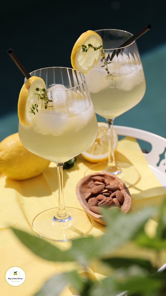 Bild zeigt Limoncello Spritz alkoholfreie Cocktail Variante - Pinterest Pin2