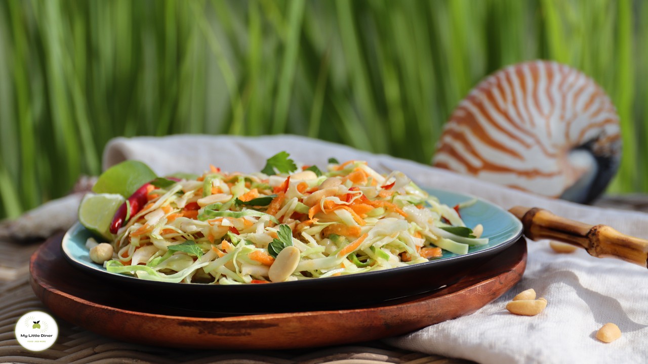 Bild zeigt scharfer Spitzkohlsalat mit asiatischen Aromen - Titelbild1