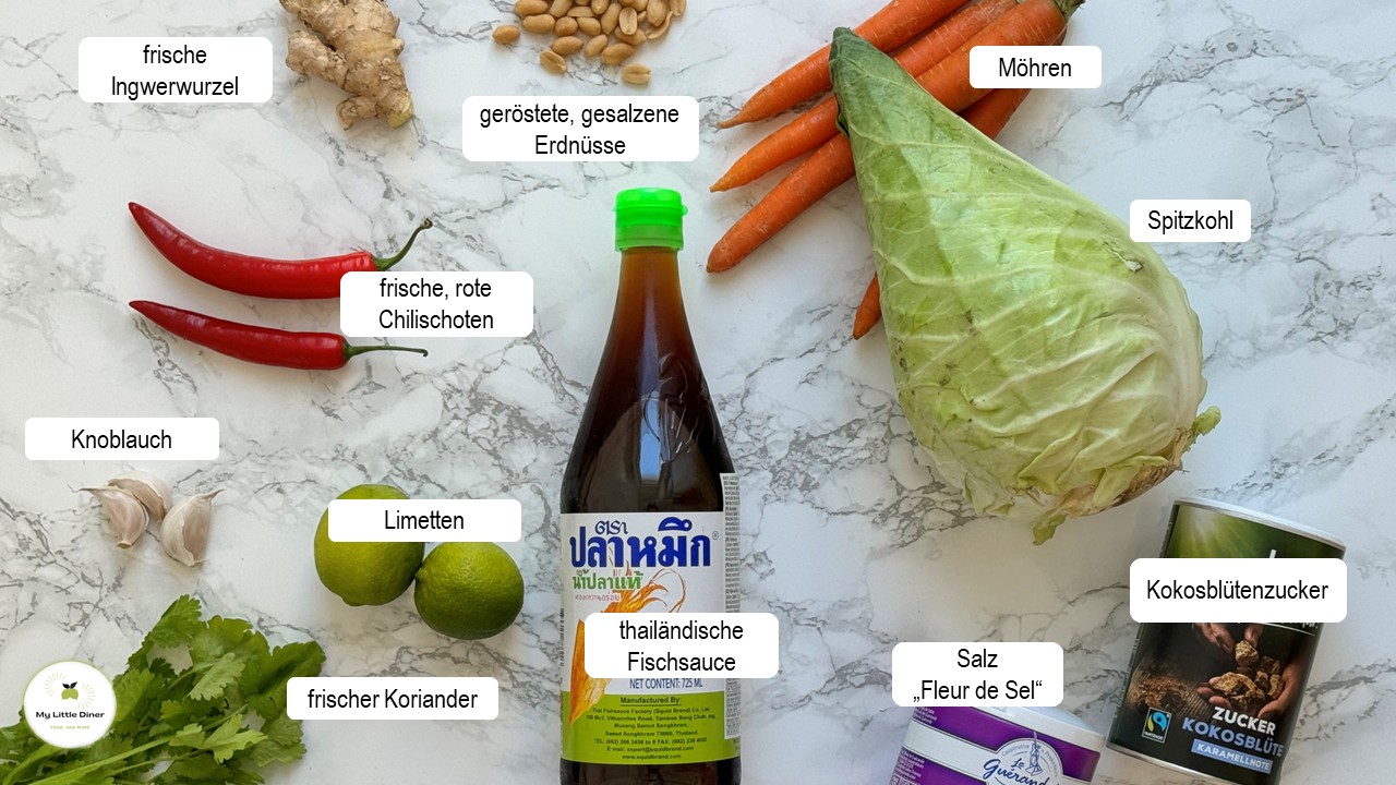 Bild zeigt scharfer Spitzkohlsalat mit asiatischen Aromen - Zutaten